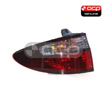 Tail Lamp Passenger Side Genuine Suits Toyota Tarago ACR30R 2/2000 to 4/2003